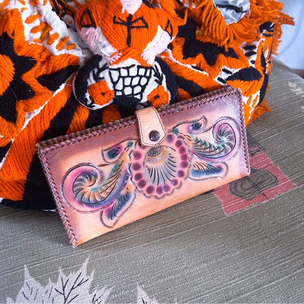 Vintage Wallet | Hand-tooled Leather | Clutch | Floral | 1970s 70s